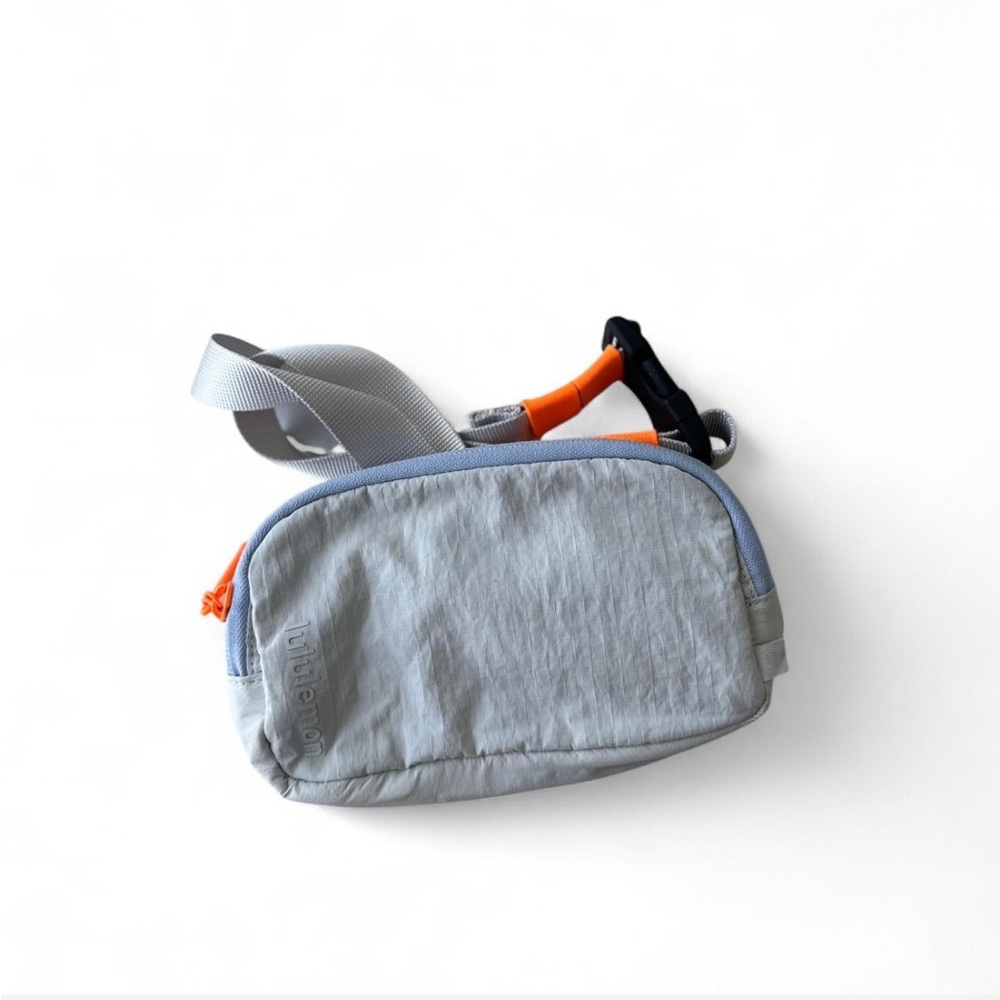 Lululemon Athletica Mini Everywhere Bag